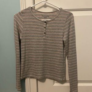🥰3/10 tops: abercrombie kids long sleeve